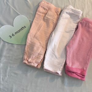GAP - set of 3 pull on baby pants. Size 3-6 months